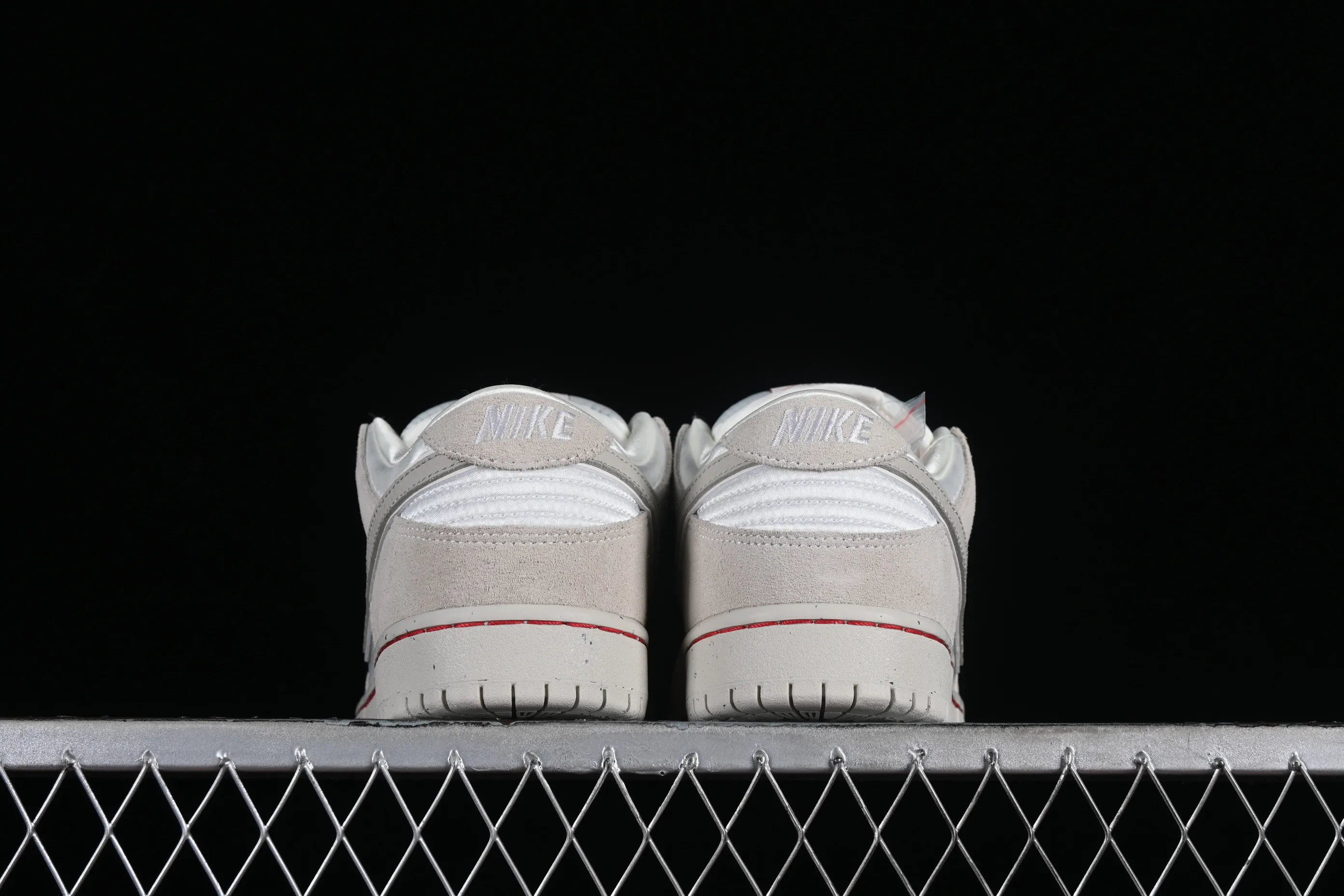 All Categories Nk SB Dunk Series Nk SB Dunk Low Low-top sneakers Z version Nk SB Dunk Low 2024 Valentine's Day theme SB low-top casual sneakers FZ5654-100